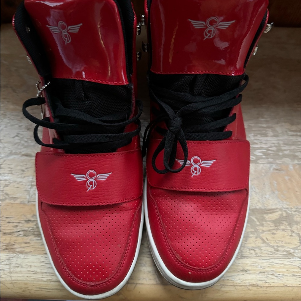 My creative rec. size 10.5 Red. Blk and white.